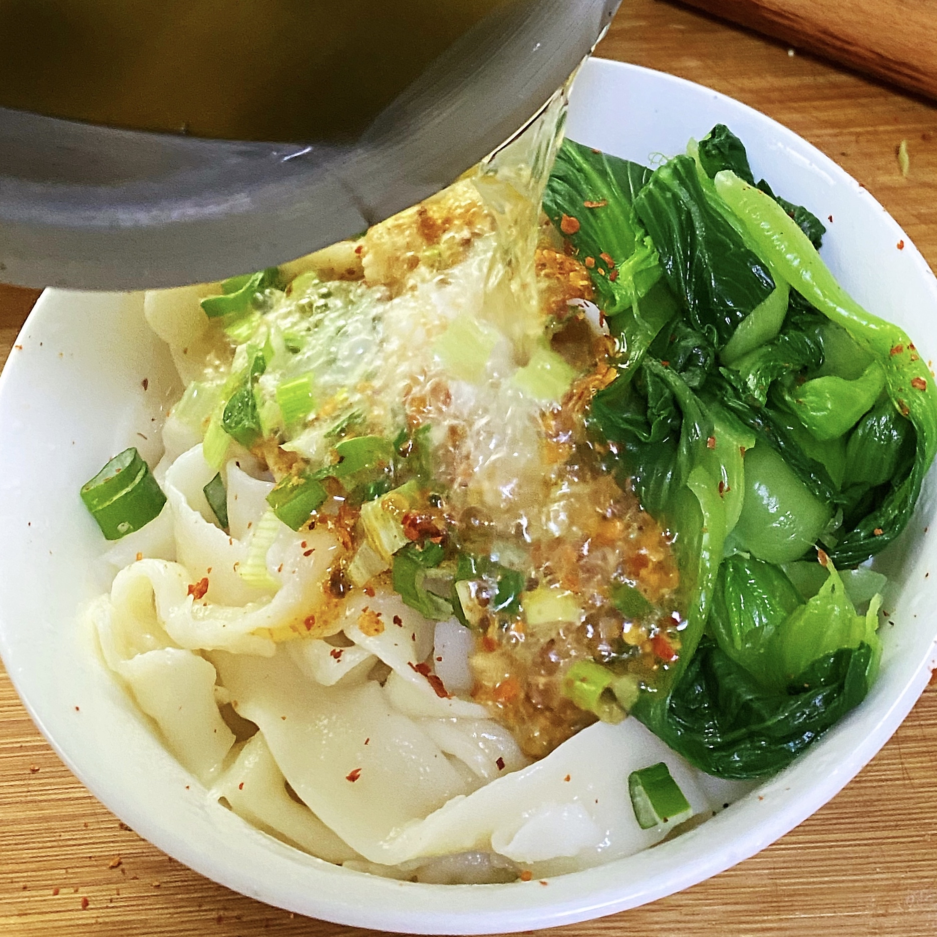 瞅啥都想吃看别人吃啥都香系列看到老铁做扯面馋的不行不行立刻马上油