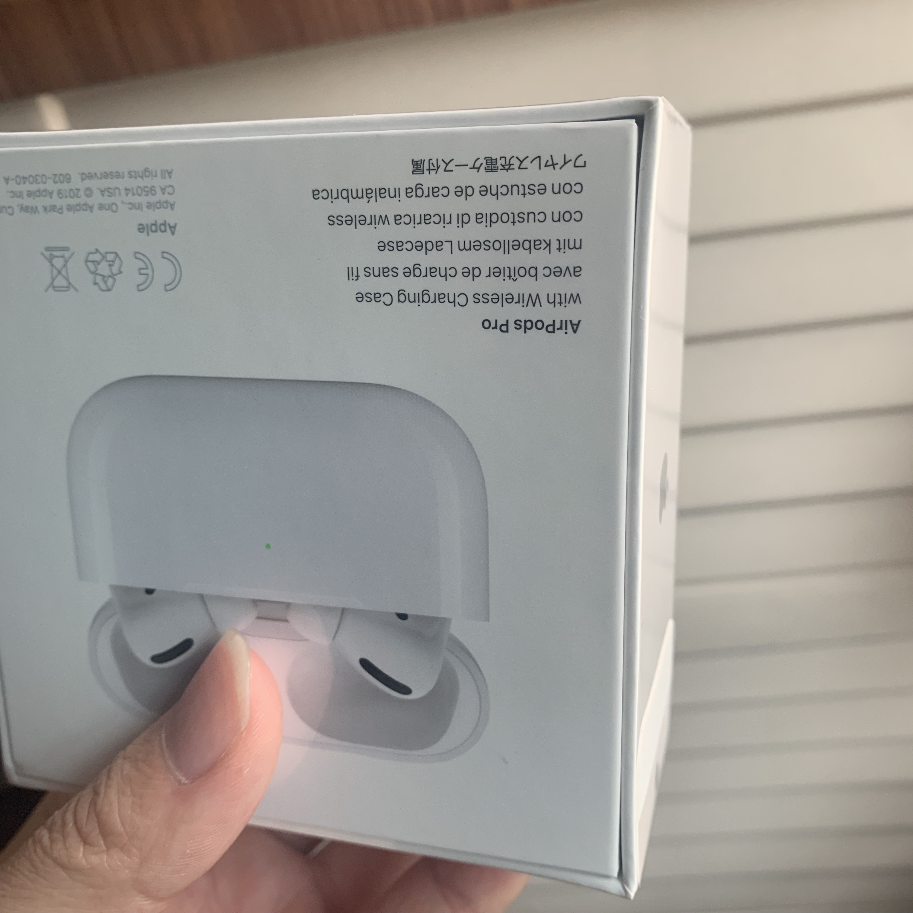 pdd1699的airpodspro到了大佬们帮我看看这盒子