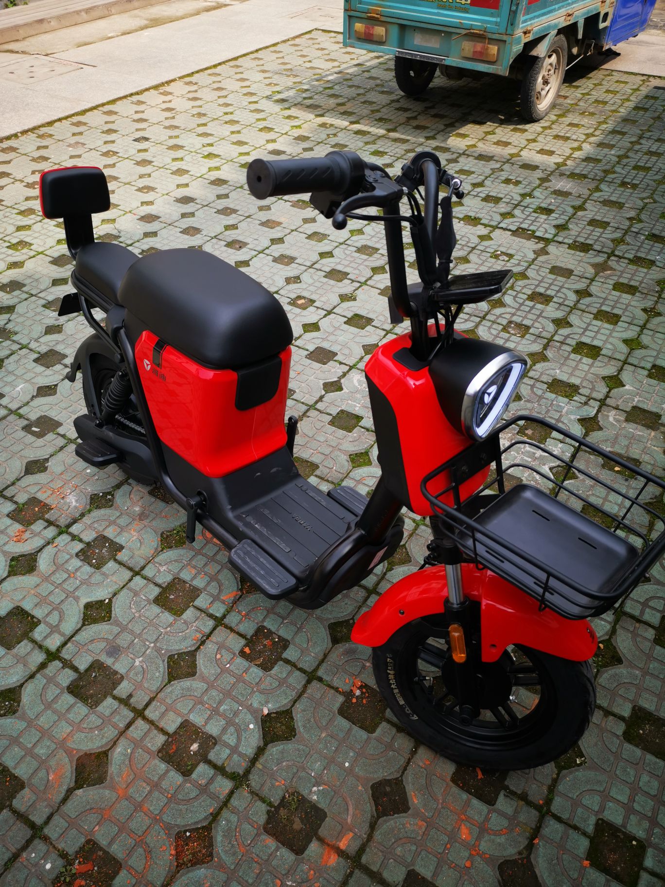 雅迪电动车提车作业