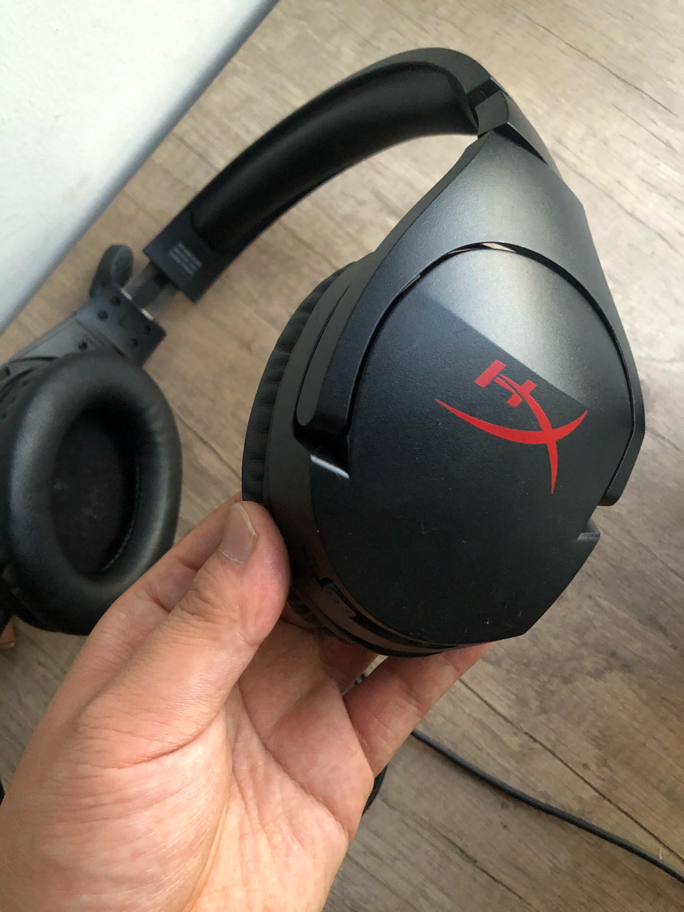 出一个金士顿毒刺 单耳机