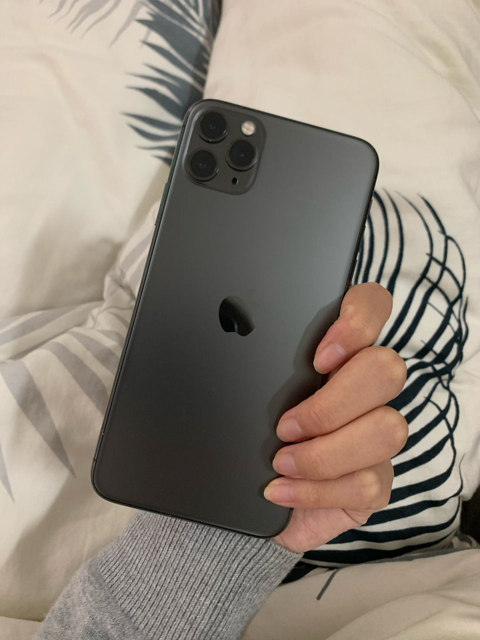 出一台自用256g深空灰iphone11promax