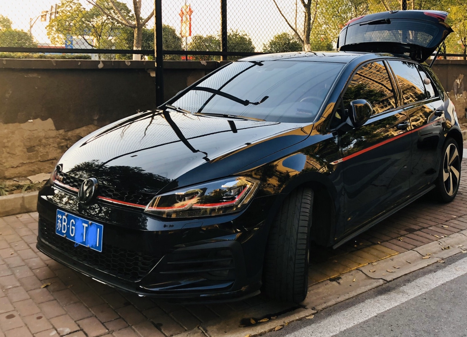 选黑色车漆的你后悔没有?