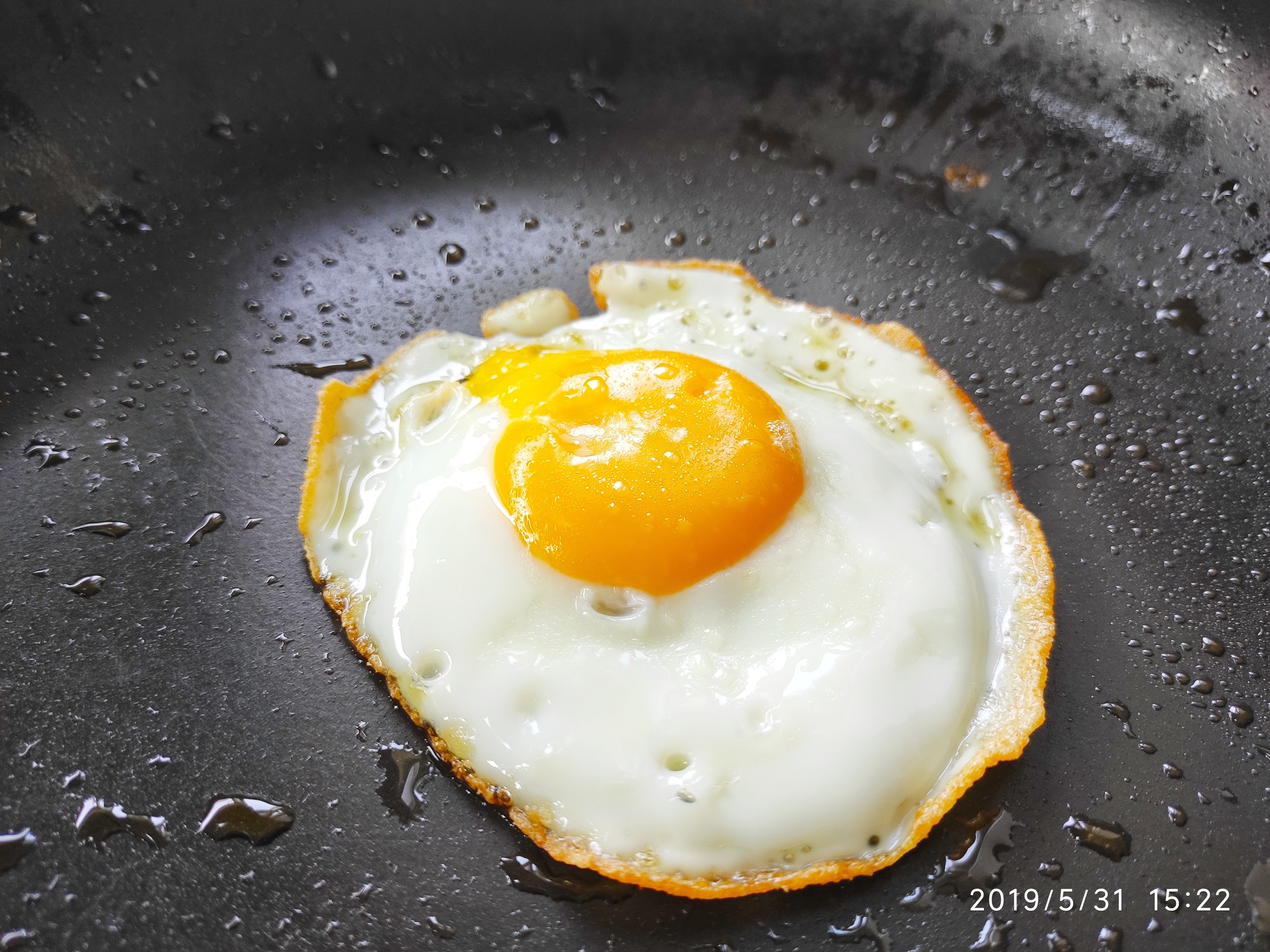 如何煎一个完整的太阳蛋