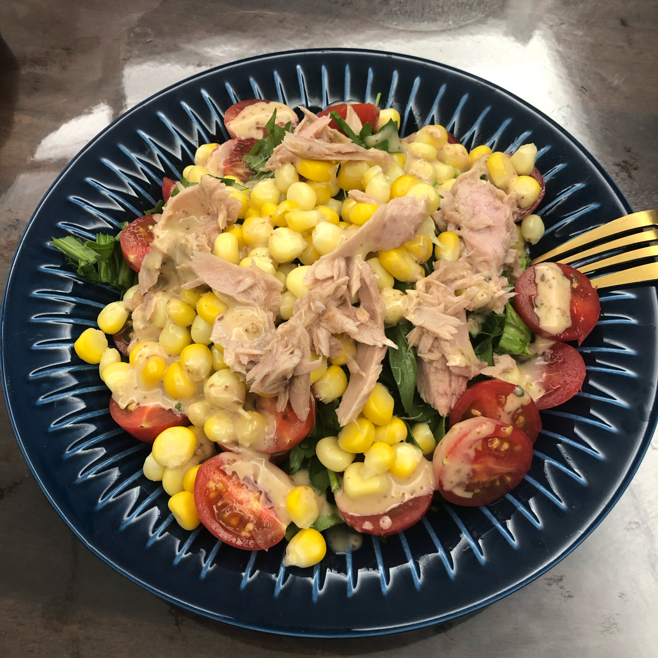 麦当劳的蔬菜沙拉挺好吃的自己弄得就不好吃了