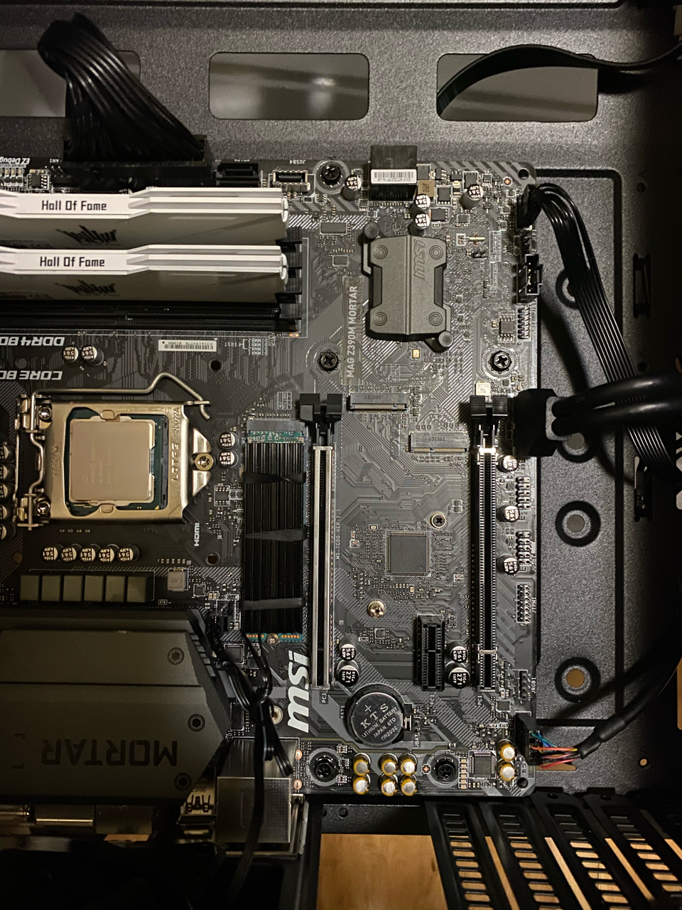 z390迫击炮上fs140风冷放不下显卡.