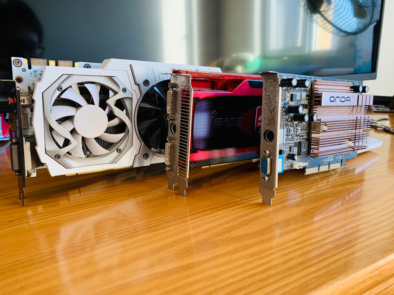 谭友们能不能秀一秀自己的老显卡,怀旧一波