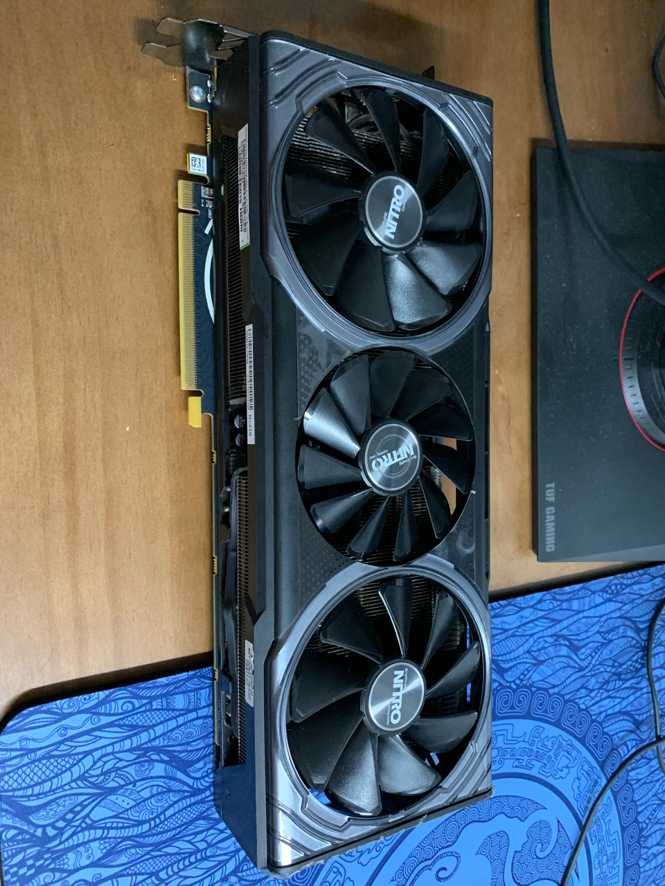 电脑硬件出一块vega64超白金版
