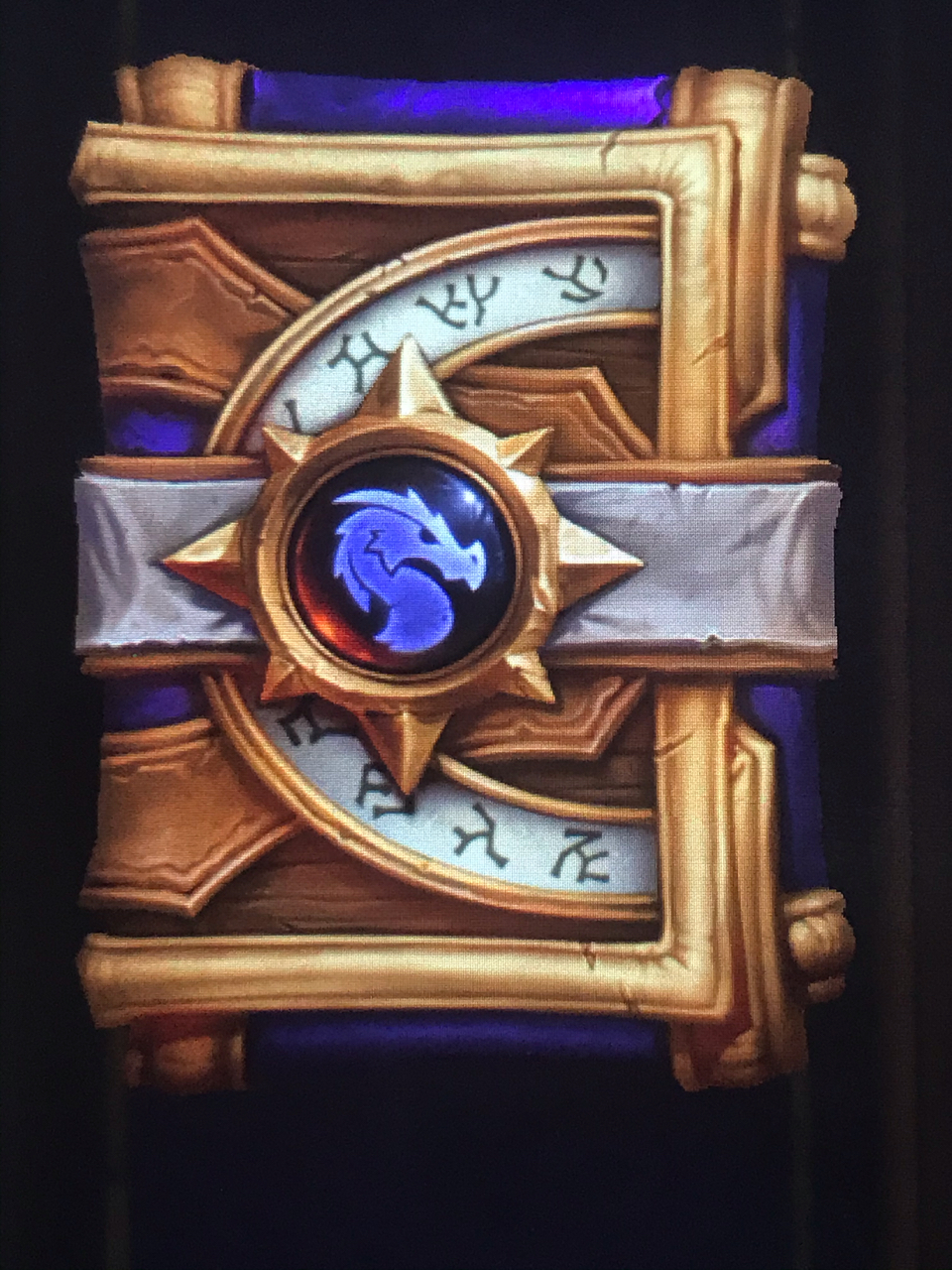 巨龙年卡牌包这种特殊的卡包是除了黄金卡包第一次以非购买方式发放吧