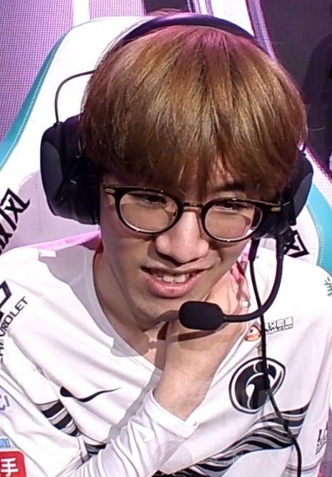 赛事实况theshy你们懂我这个笑容的意思吧