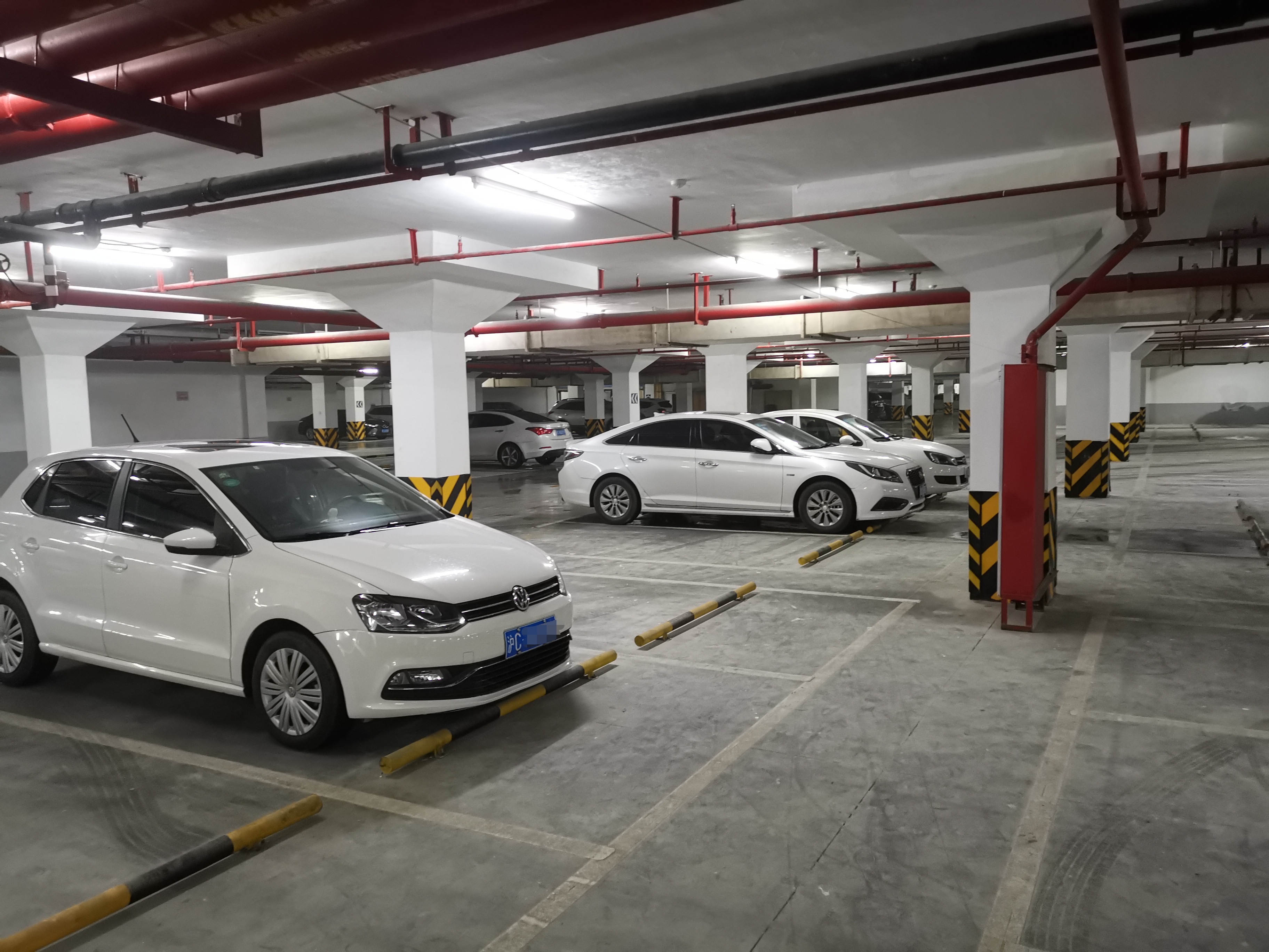 为啥很多人车位停车喜欢车头朝里屁股朝外