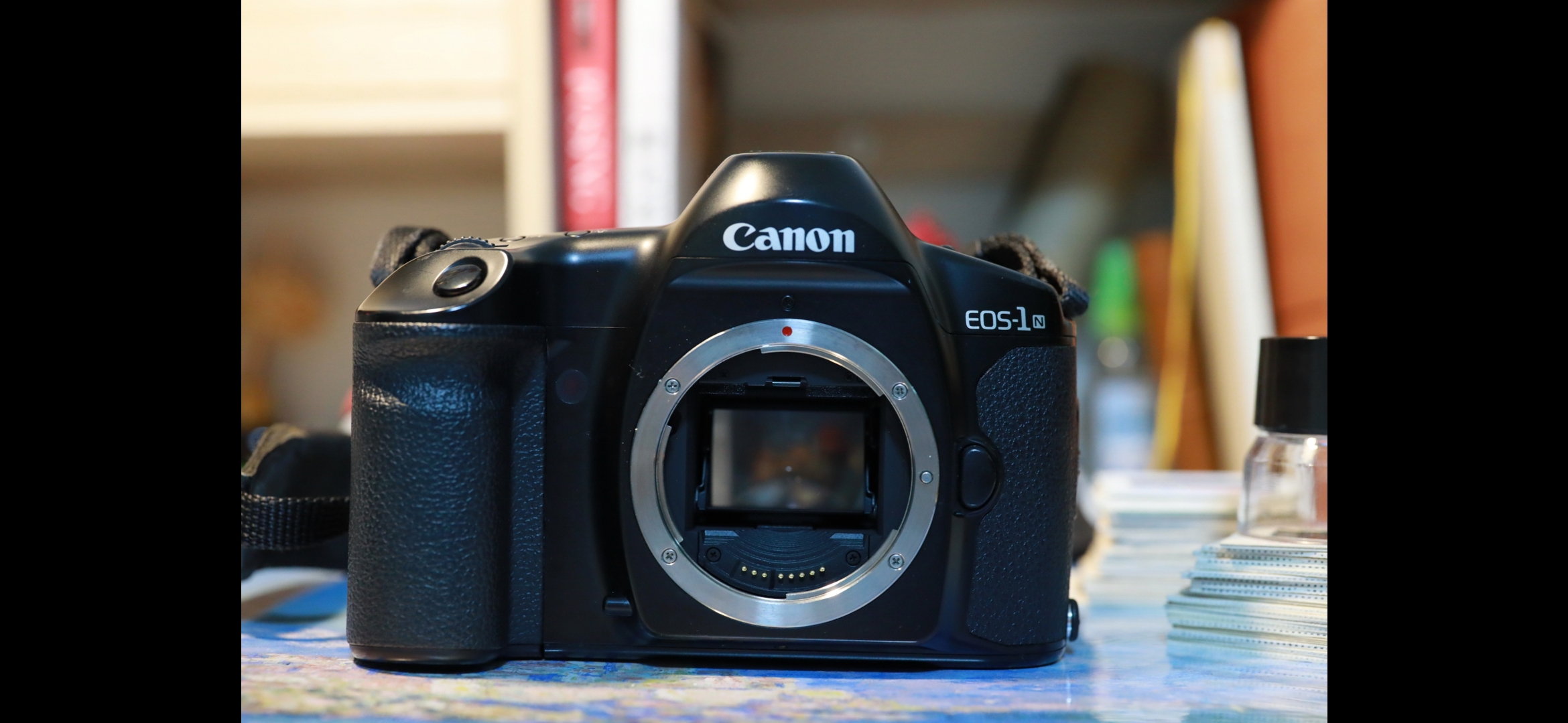 出佳能eos 1n胶片单反
