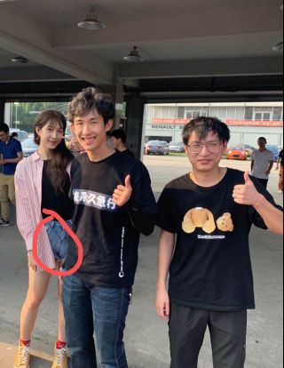 极速拍档的nana是女孩子吗怎么有的镜头看见喉结了