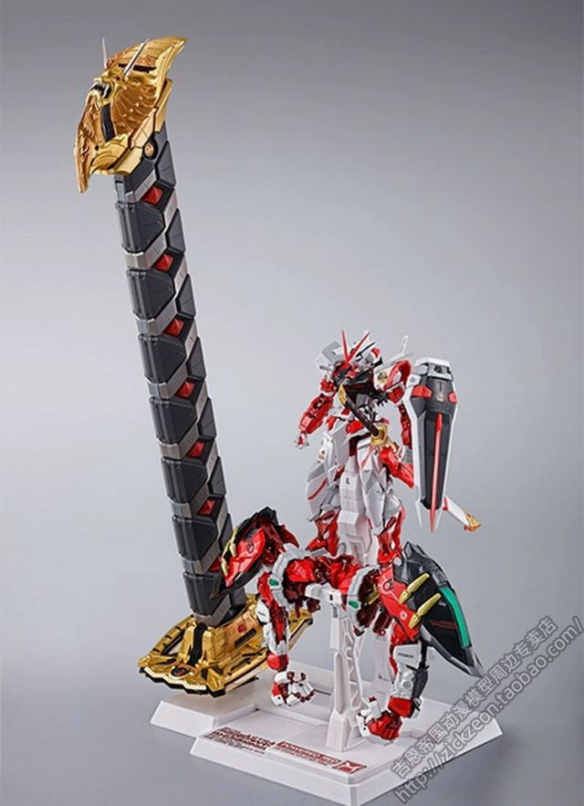 雷律这两个臂铠太威武了,还有那个大长刀,好想要手办.