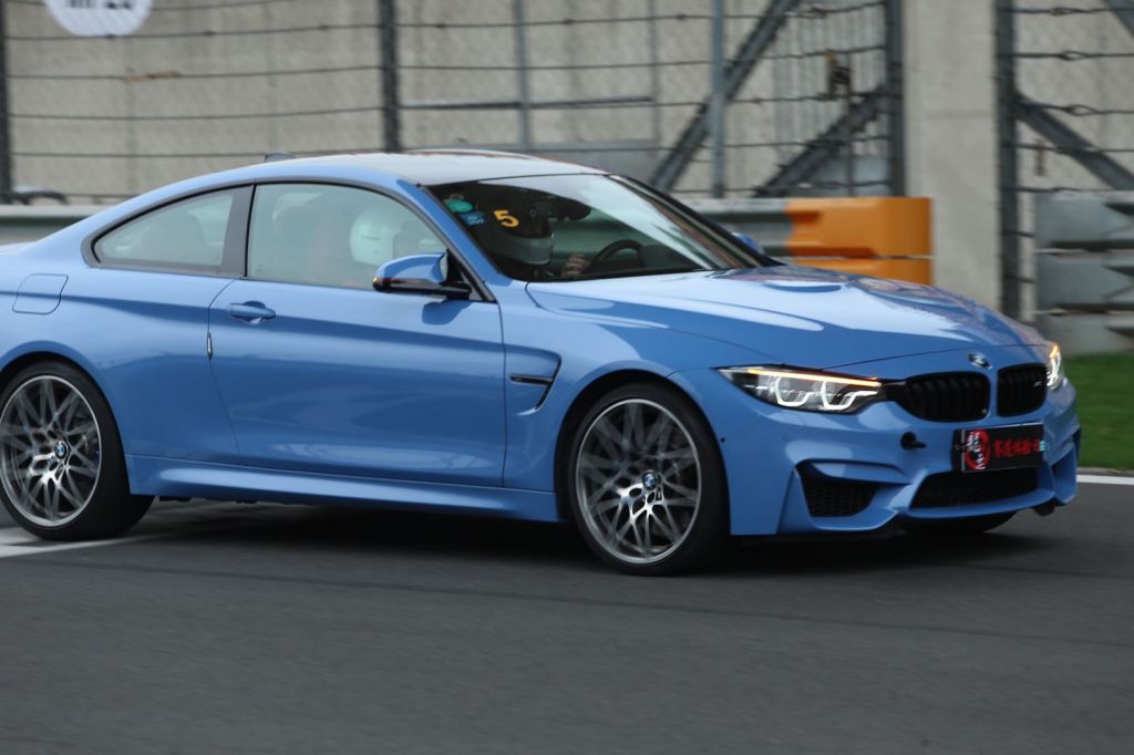 汽车俱乐部 m3那身天蓝色的漆也太帅了吧