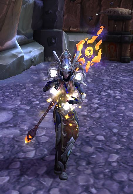 您在细看嗷,肩膀不一样,而且黄金挑战外观施法时肩饰和腰饰的珠子会