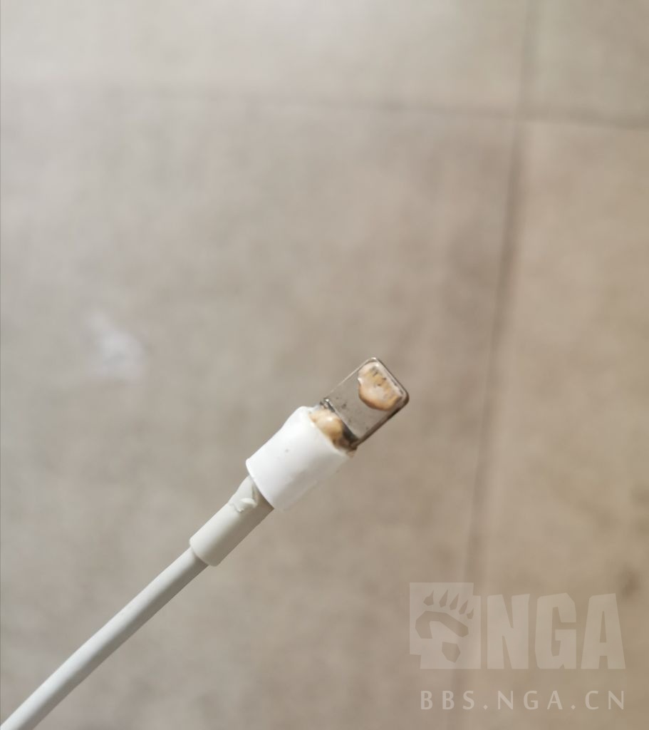 求助苹果原装数据线烧了