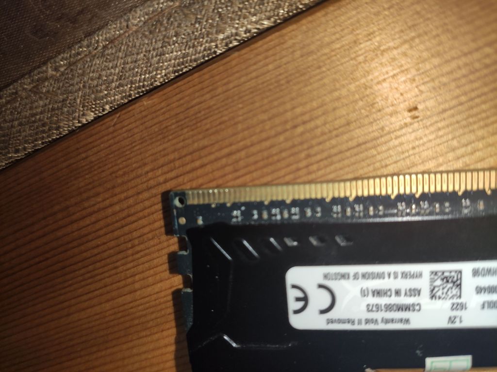 问一下内存条金手指脏成这样应该怎么清理