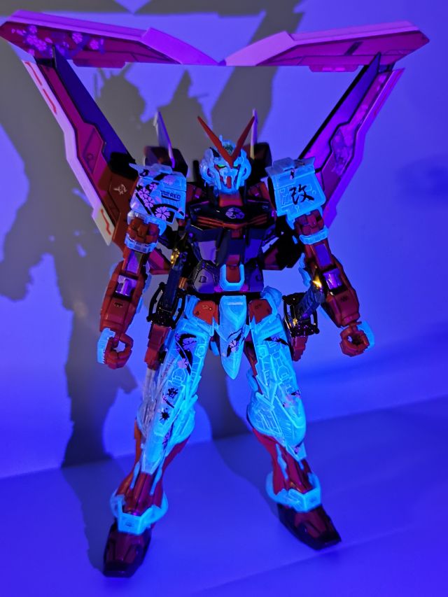 [拼装] 机甲先驱 透明红异端