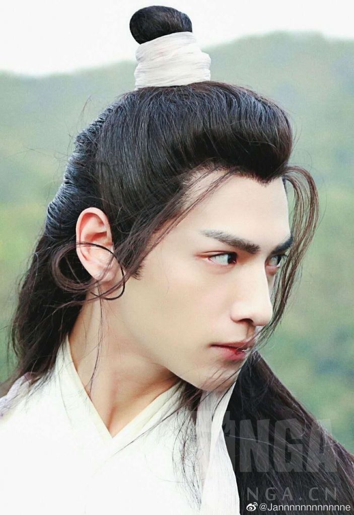 这个男人是不是可以代言市面上所有的古装手游网游啊好久没见过这么