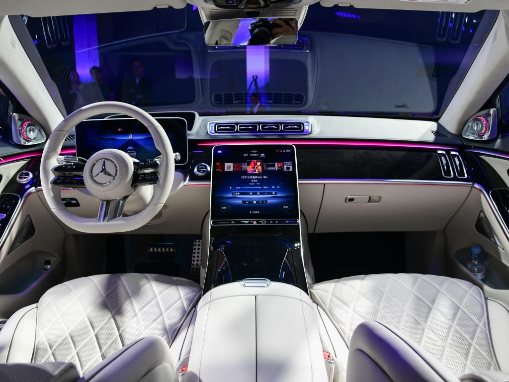 这就是新款奔驰s这个内饰我是觉得档次反而降低了