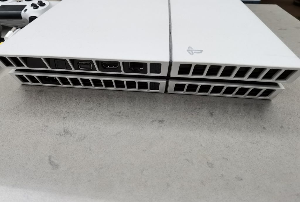 电视游戏主机掌机出一台白色ps4港版