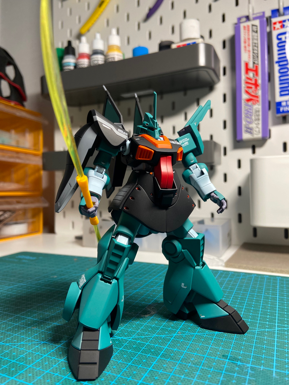 拼装阿姆罗的单眼机体hg迪杰喷涂快餐