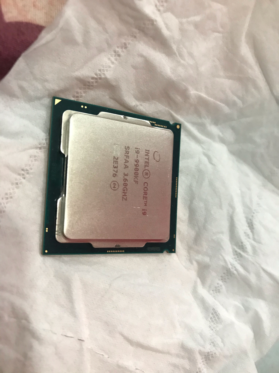 刚入手i99900kf有激光遮盖字符这是什么鬼