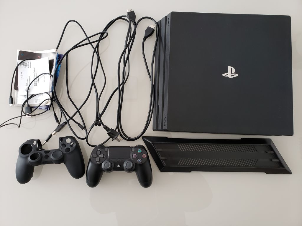 出一台吃灰的ps4pro国行1t7209版本京东在保