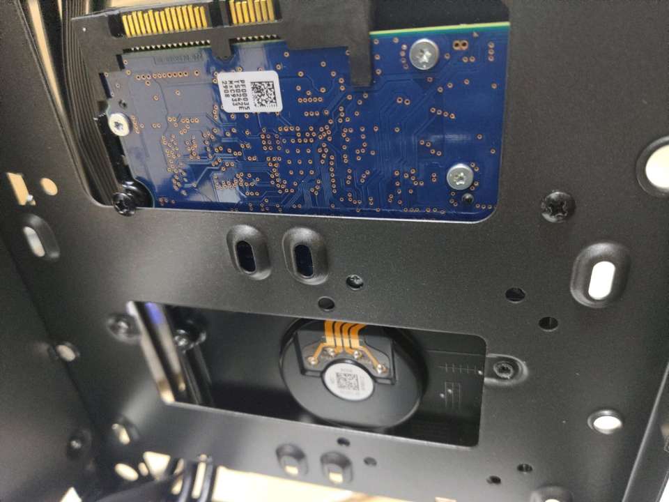 先马趣造的前面板35寸硬盘尝试