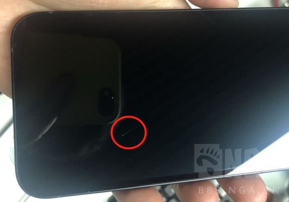12pro和同事官网一起买的12128g黑色的两台拿到手拆开后屏幕都有划痕