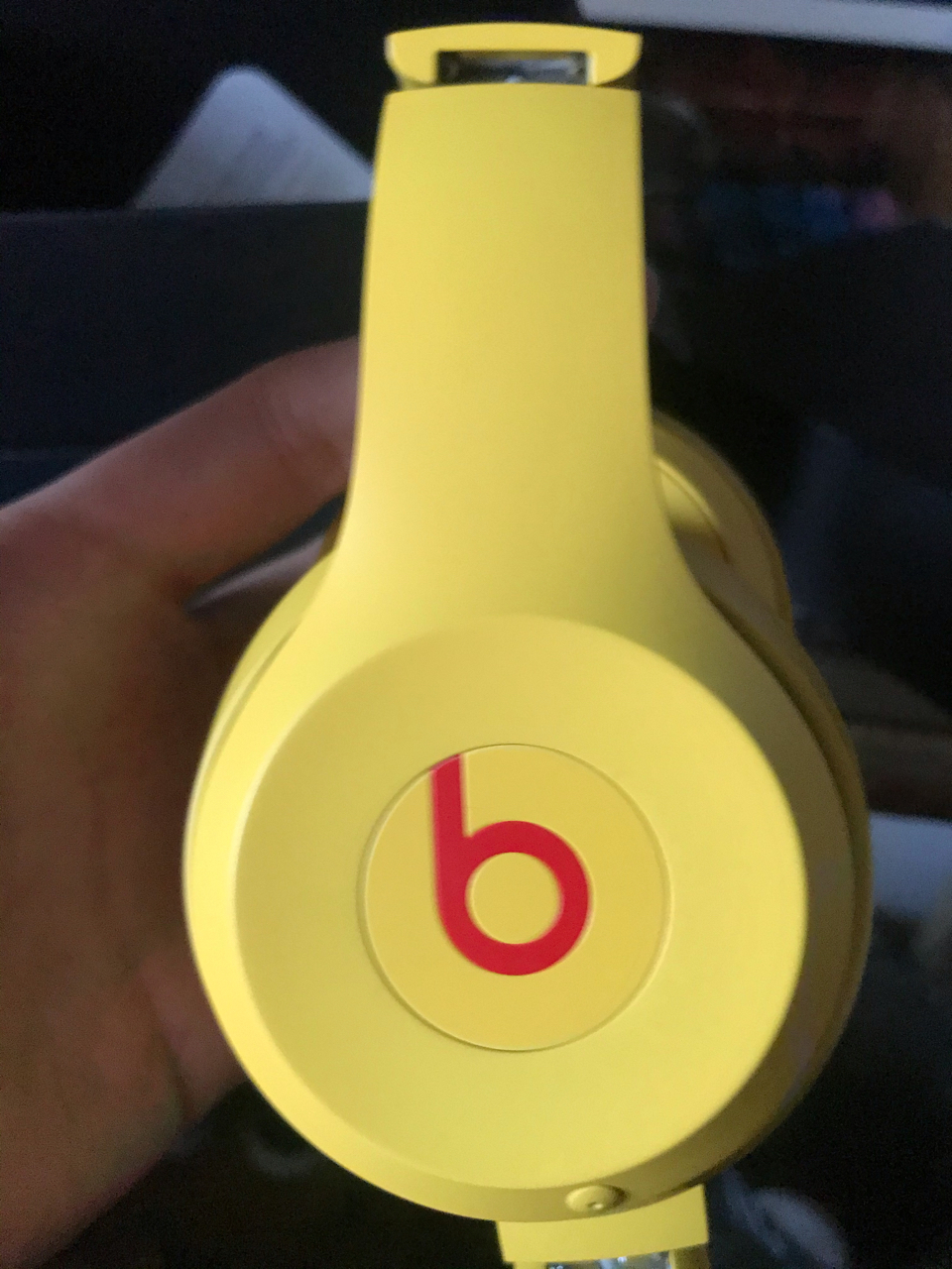 出beatssolo3学院黄