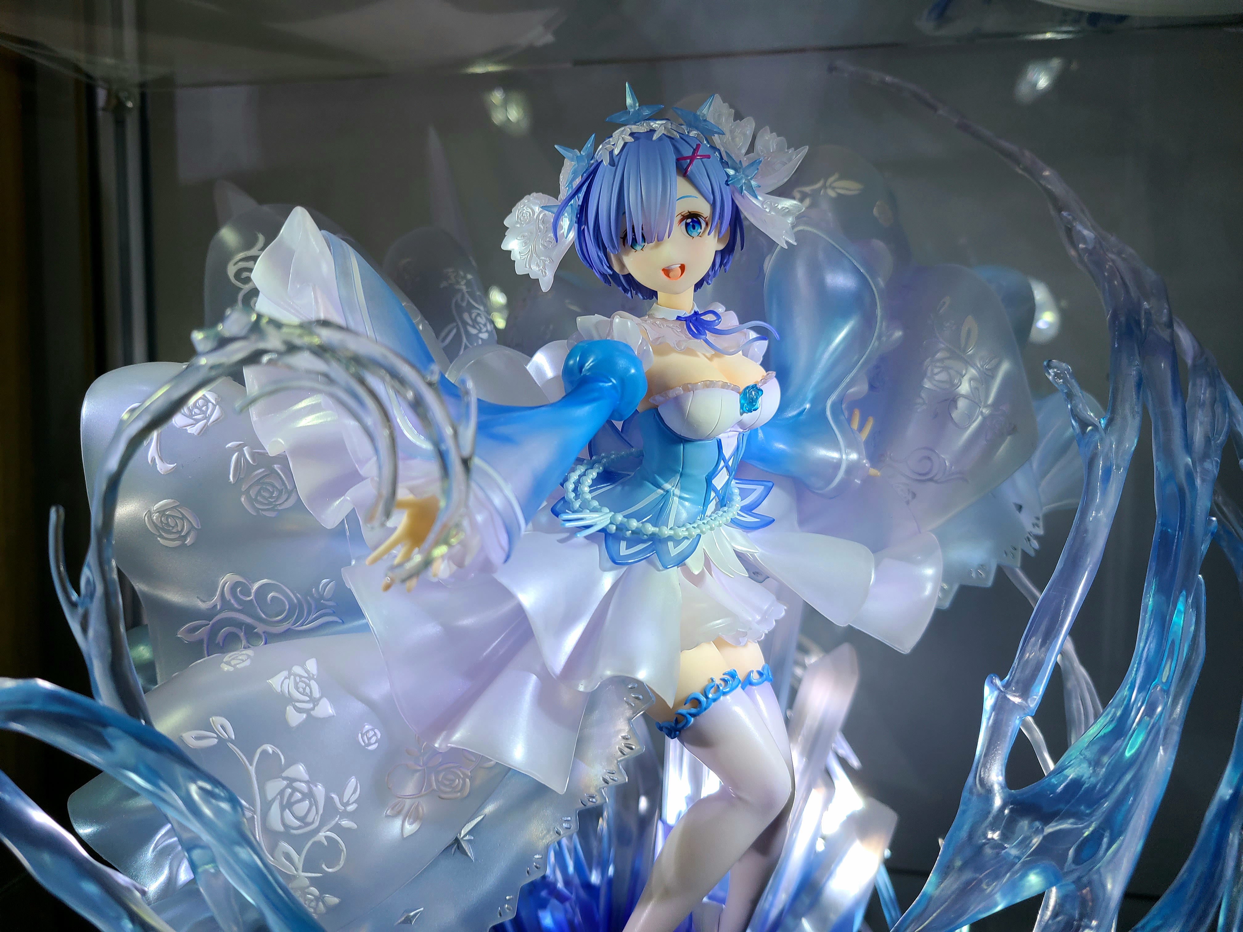 手办ssf水晶蕾姆灯柜效果