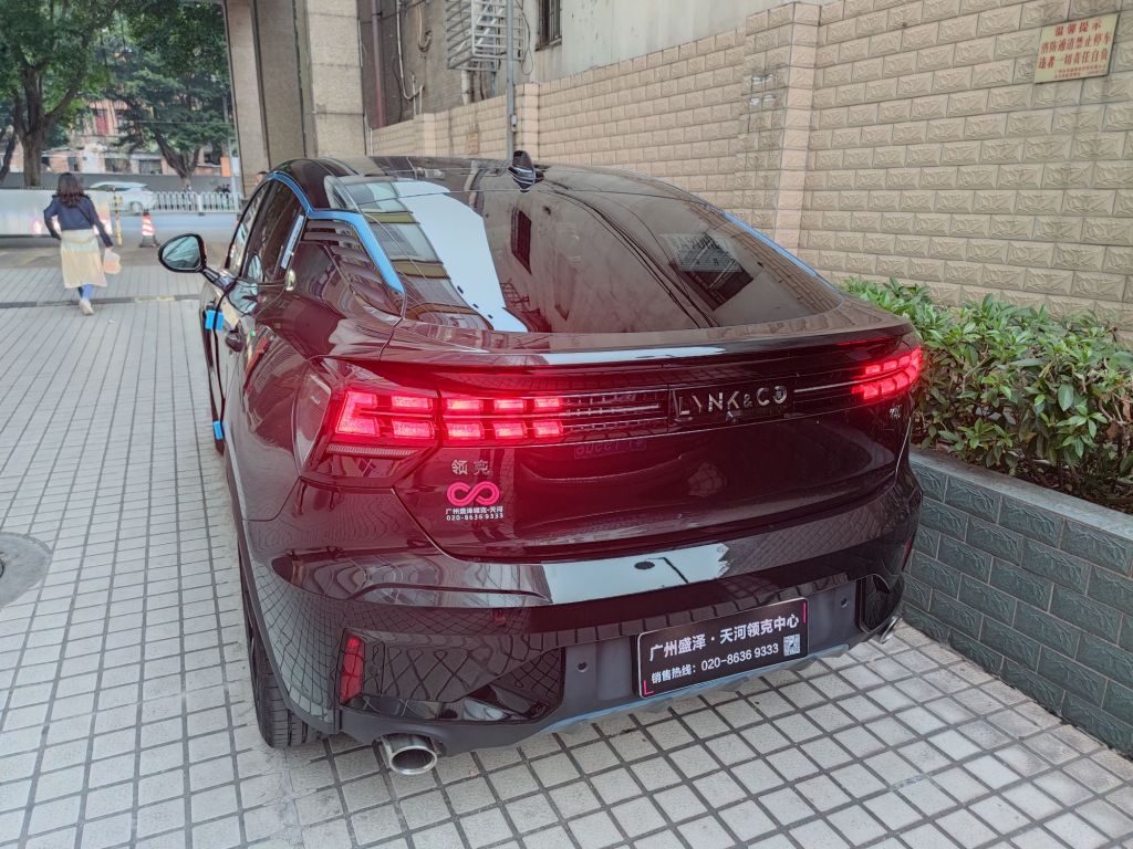 黑蓝领克05两驱耀halo提车作业