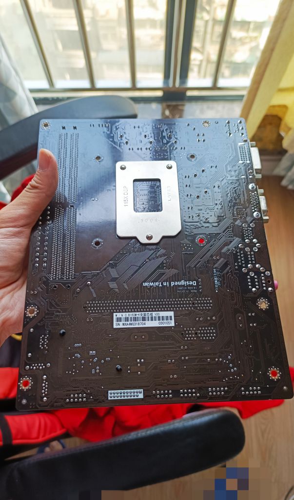 电脑硬件100出一个七彩虹的b150m主板