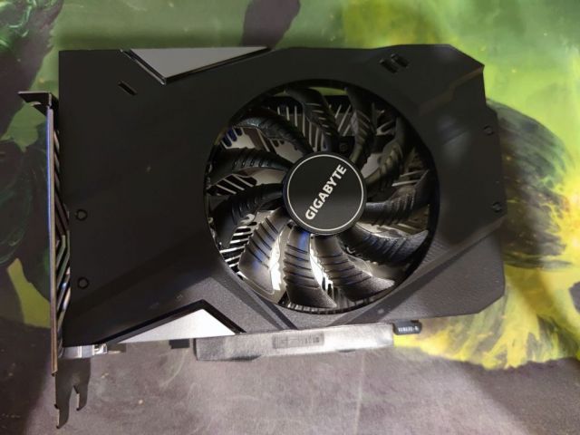 出个技嘉1650s,自用不到2个月