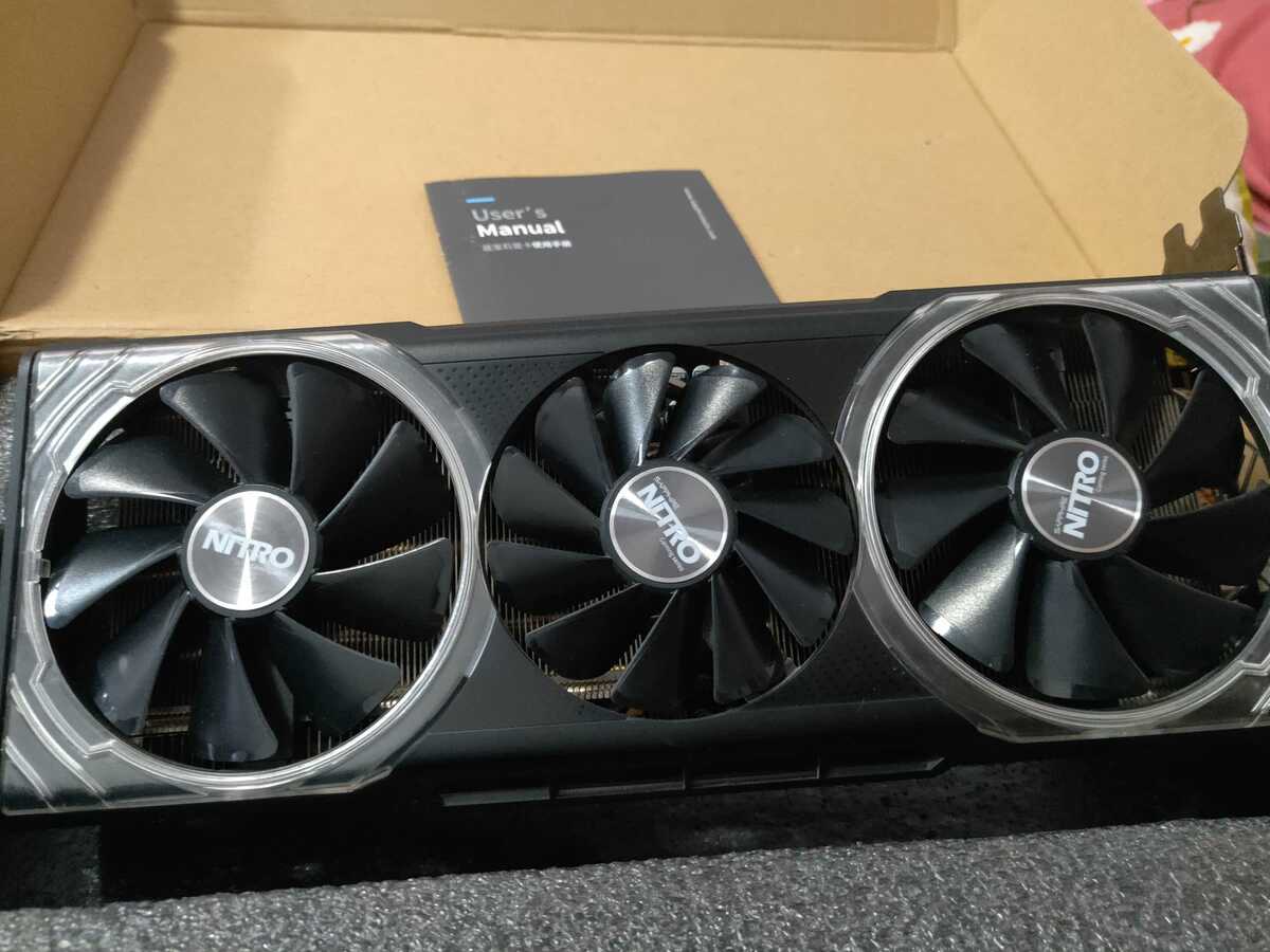 蓝宝石超白金限量版vega56信仰极光灯