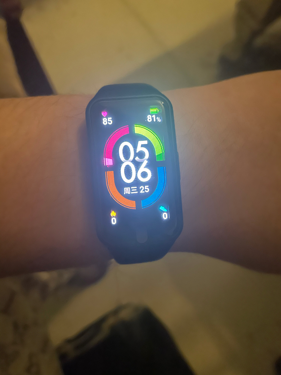 荣耀手环6上手体验这个屏幕也太亮了