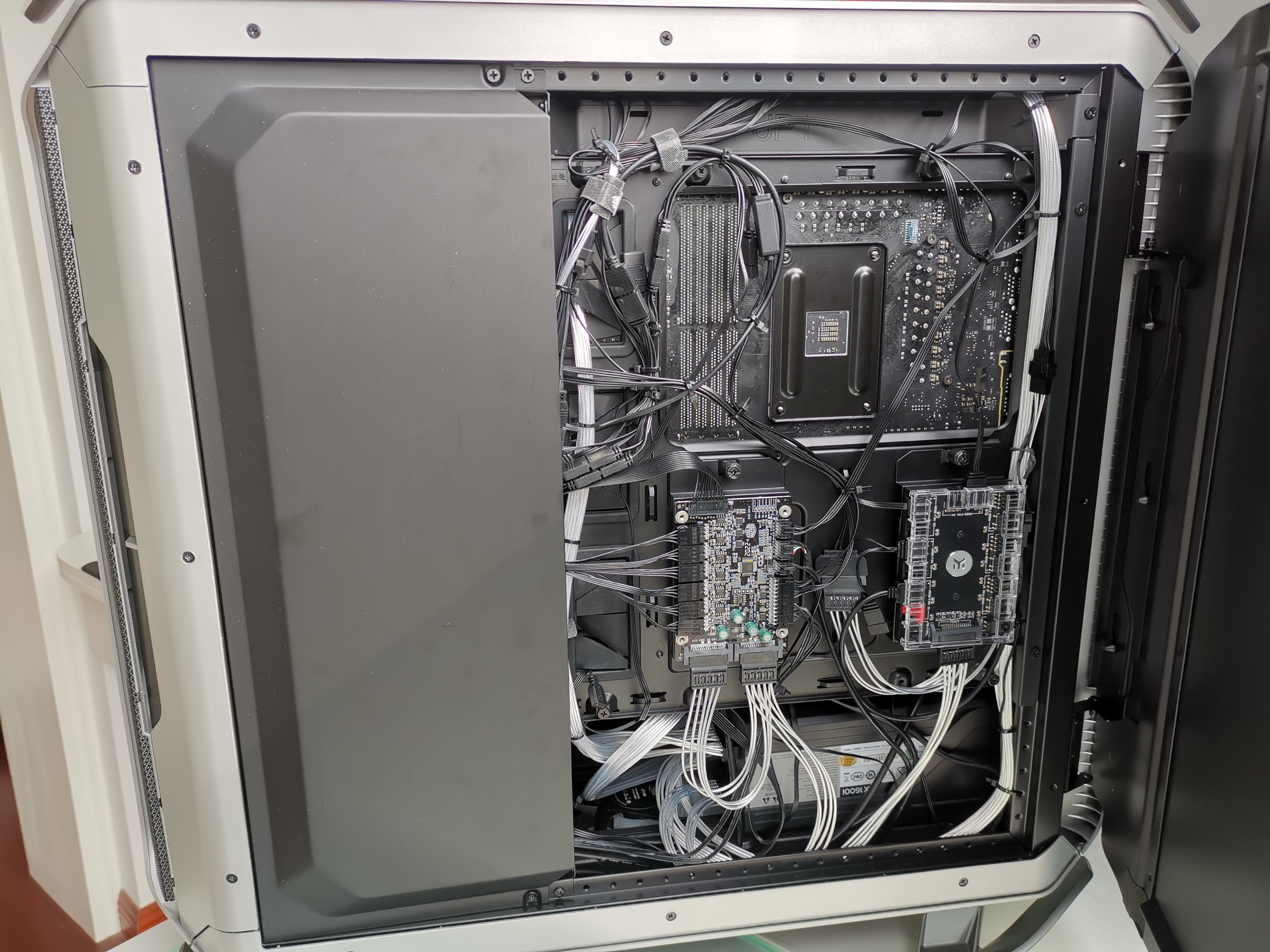 递增泥潭有没有12个rgb扇子或者设备的机箱背板理线作业让我学习下