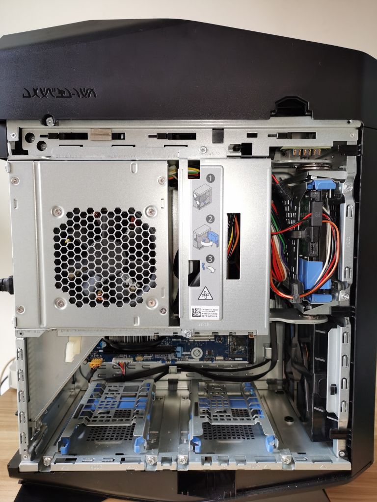 外星人r8水冷主机一台保修到2022年9月份外观很新的配置看鲁大师有