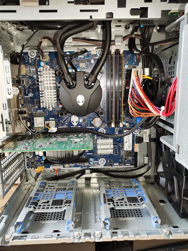 外星人r8水冷主机一台保修到2022年9月份外观很新的配置看鲁大师有