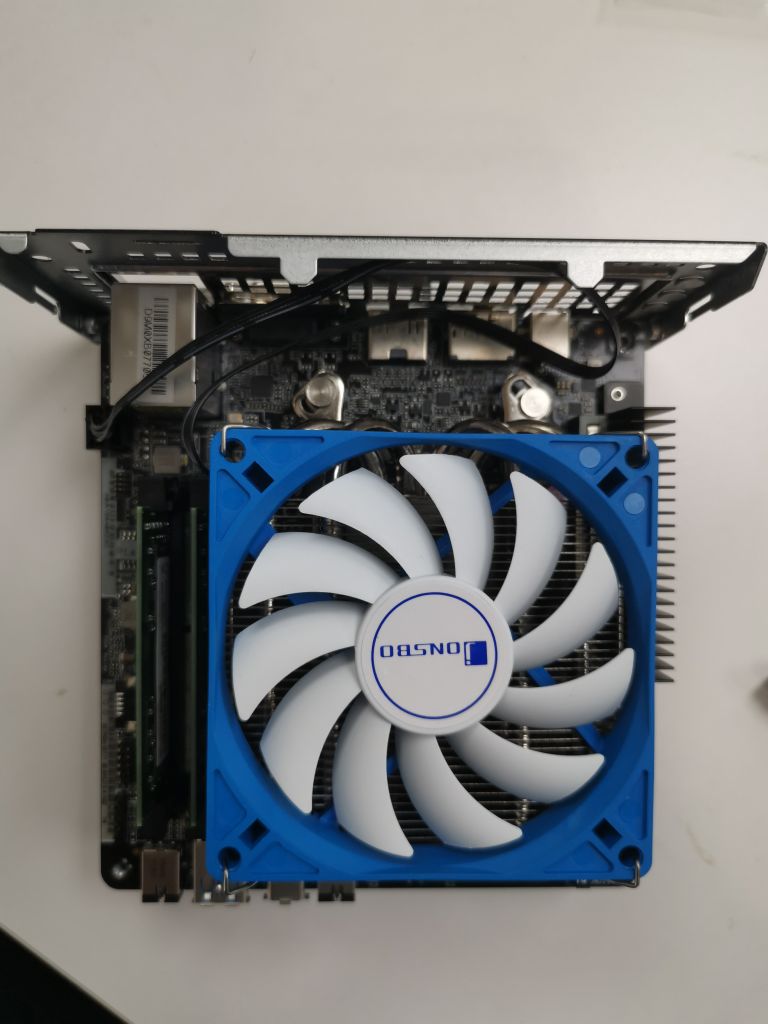 趁着双12搞了一台华擎的x300