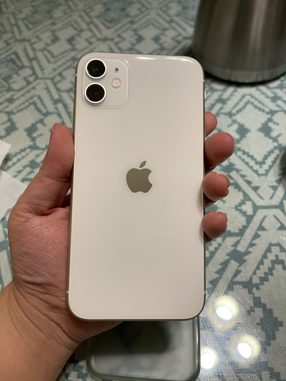 iphone11256g白色国行99成新自用无划痕无拆修配件齐全