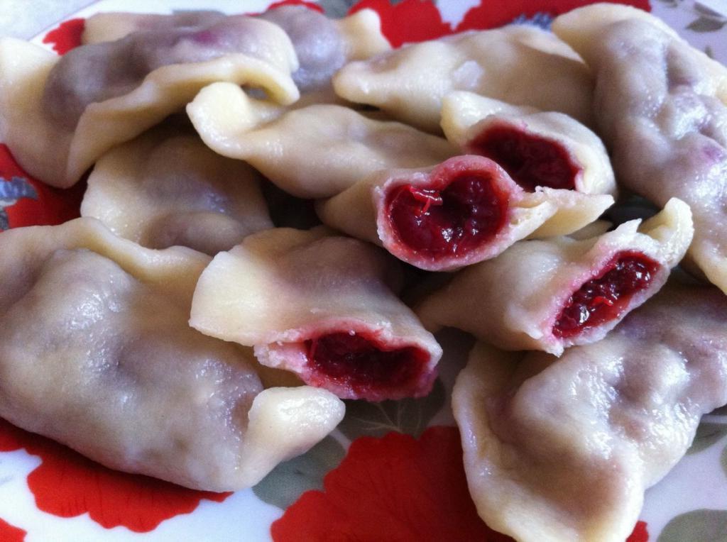 的各种饺子啊 有水果馅的(黑莓,樱桃,草莓,苹果什么的) 还有奶渣馅