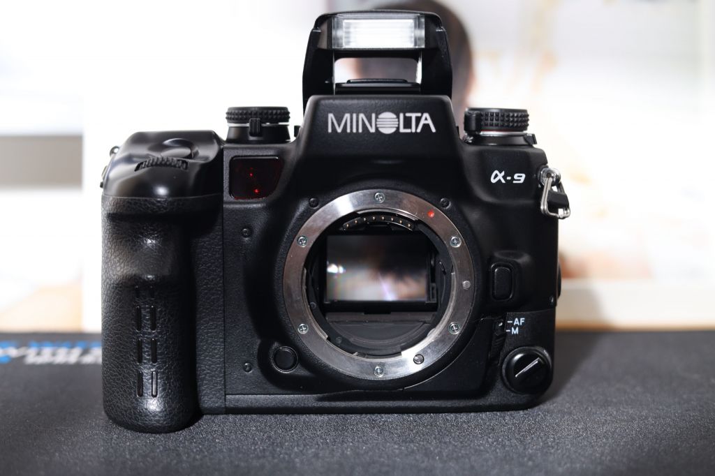 出一台美能达a9胶片单反