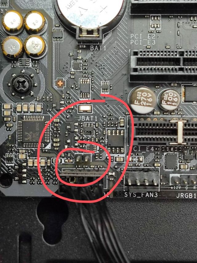 网上看了下说要放电,清cmos,是短接这个么,好像没有别的跳线了