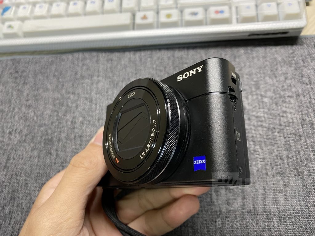 影像设备影像设备索尼黑卡rx100m5附带配件等2950元