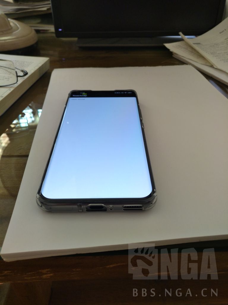 小米手机有小米11的朋友们请教关于屏幕偏色的问题