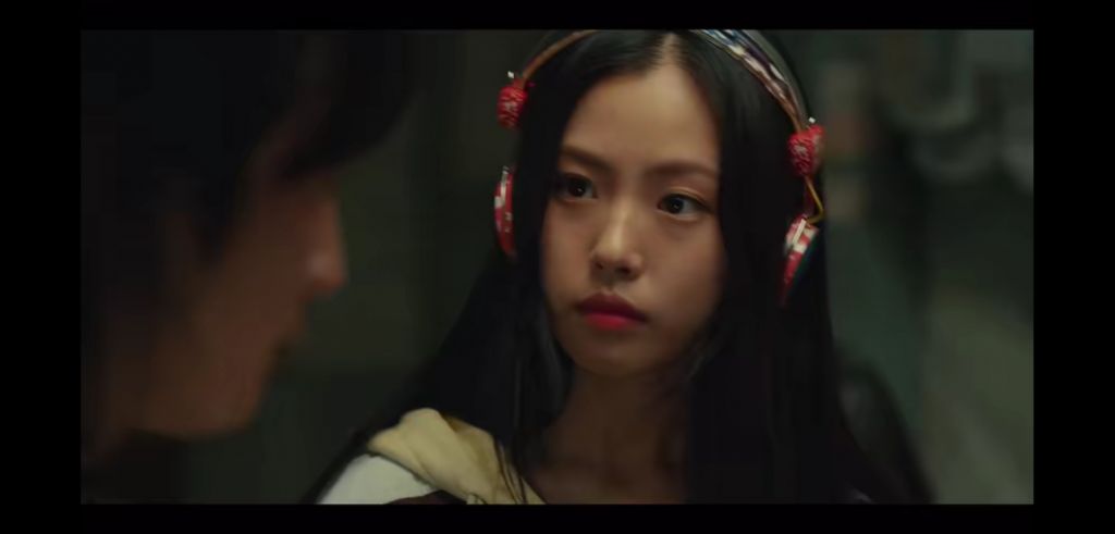 求问在韩剧甜蜜家园中出现的一款头戴式耳机是什么牌子型号