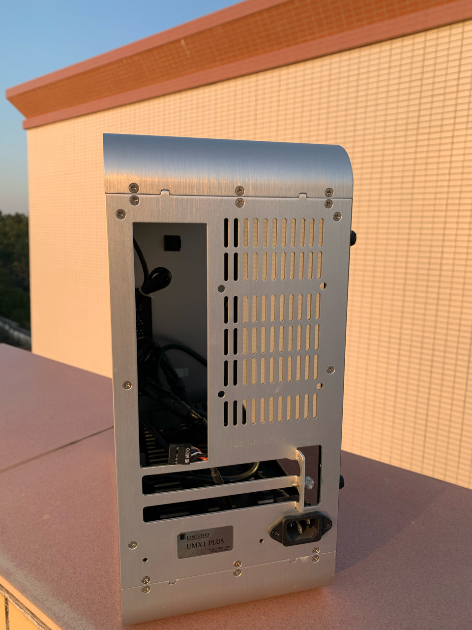 电脑配件出个itx全铝机箱乔思伯umx1plus