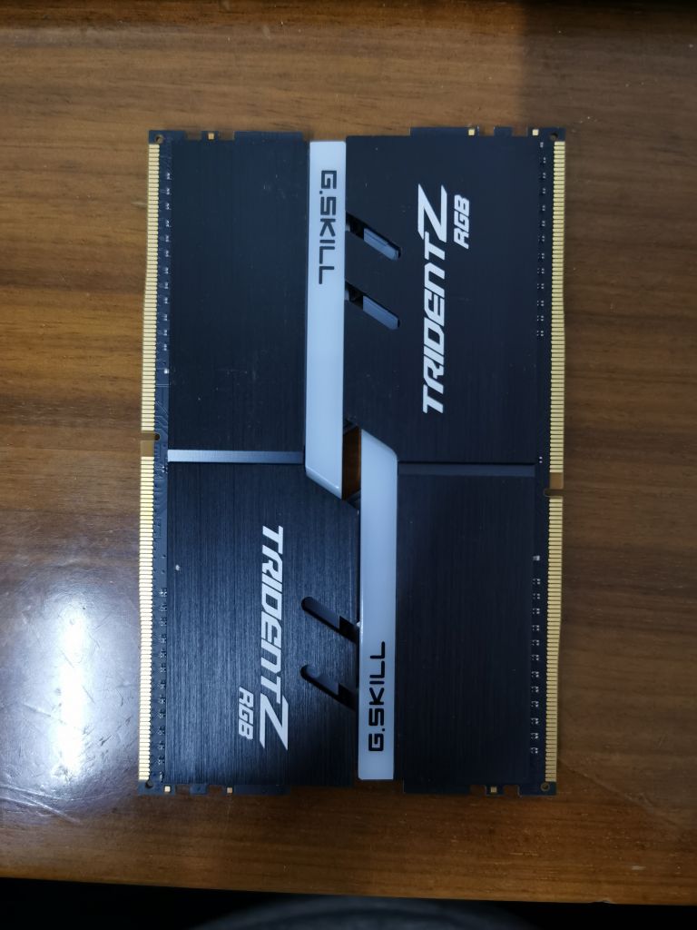 出两条芝奇幻光戟8g*2 3000 c16